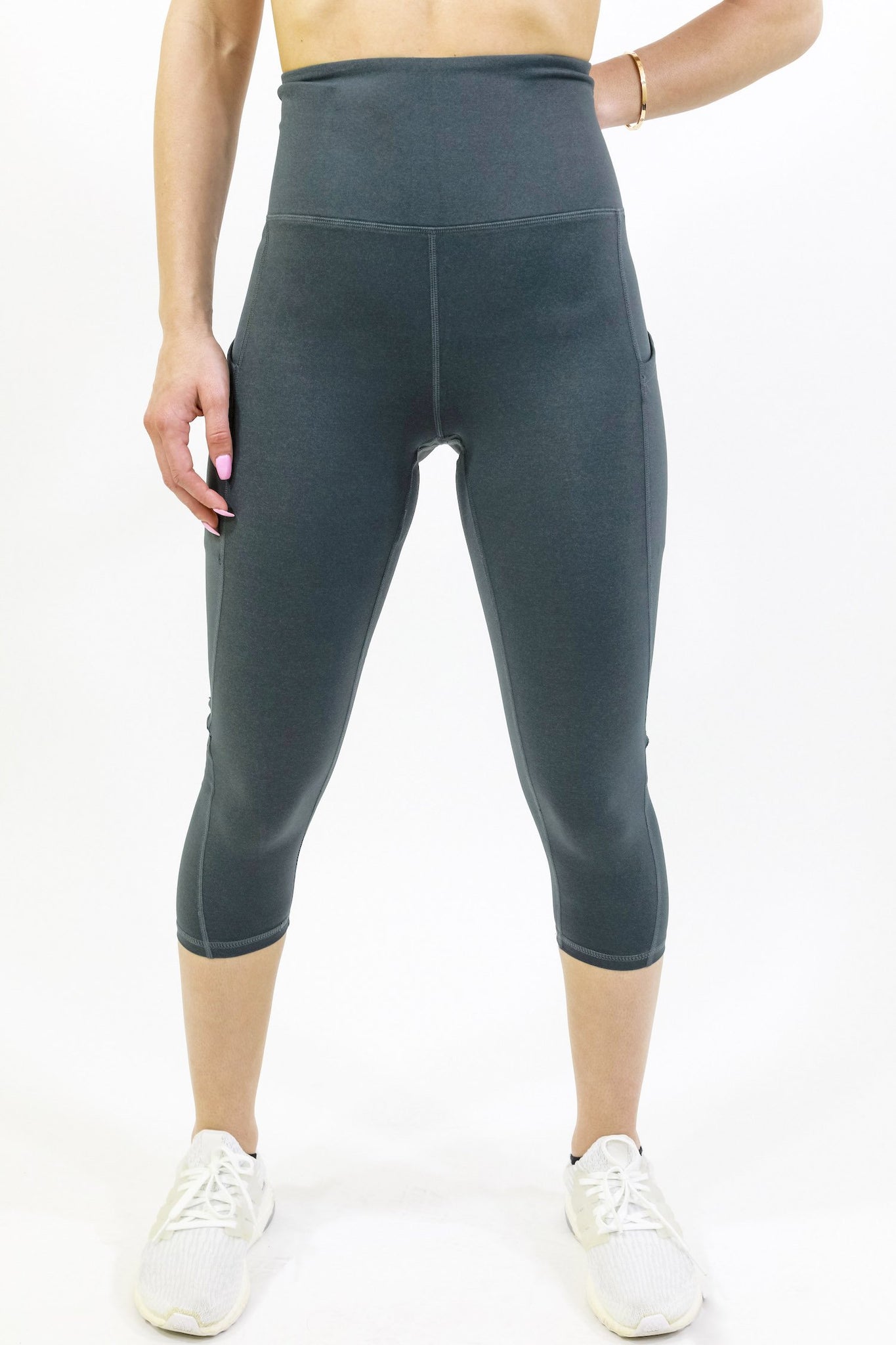 Seajoy Athletic High-Waisted Capri Leggings with Hip Pockets